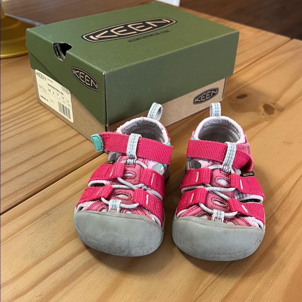 KEEN toddler Sandals Newport H2 raspberry pink size 5